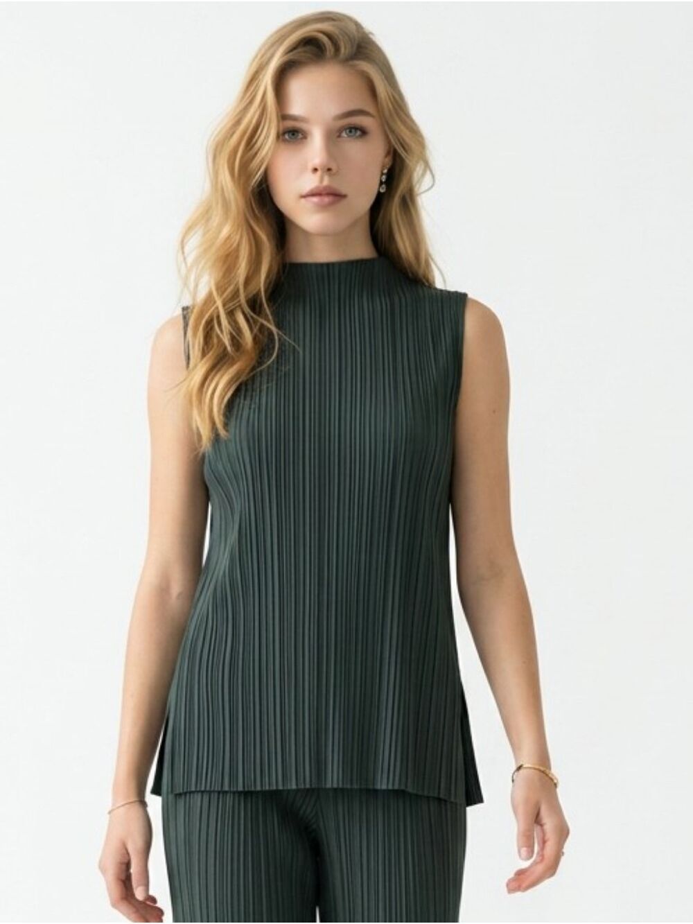 Club Monaco Micro Pleat Top In Olive - Picture 3 of 10